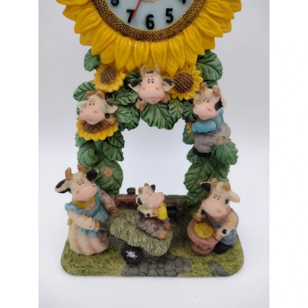 Vintage Cow And Sunflower Clock Movement Clock Swings Works Great